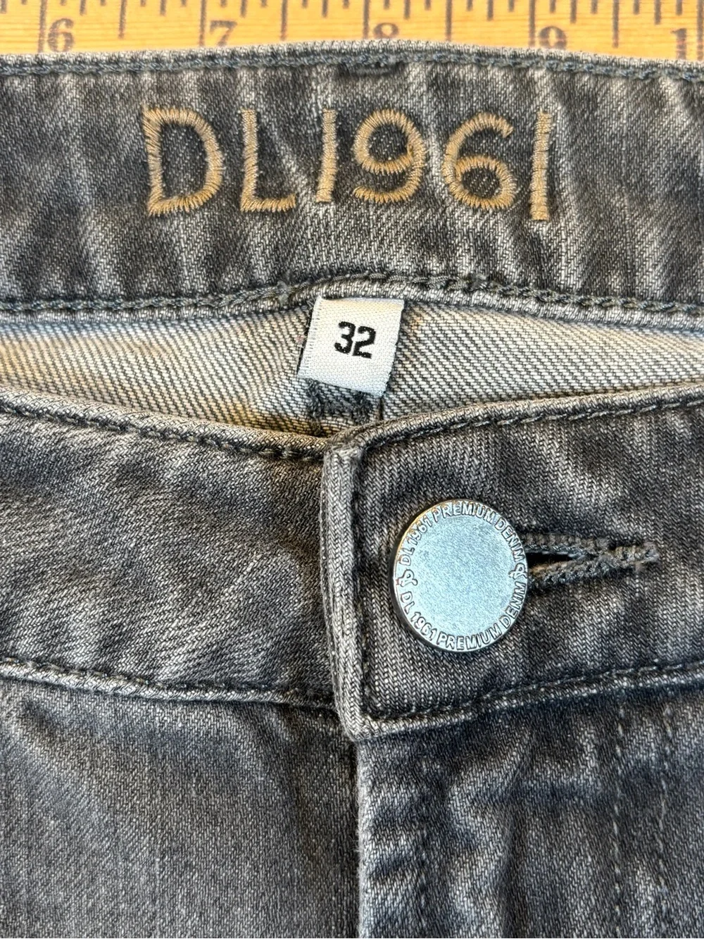 DL1961 Nick Slim Jeans in Vettel | Gray Fade Premium Denim | Size 32
